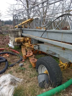 Gru edile automontante (braccio 27m)