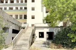 #24196 Hotel con pertinenze da ristrutturare e bonificare