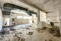 #24196 Hotel con pertinenze da ristrutturare e bonificare