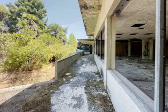 #24196 Hotel con pertinenze da ristrutturare e bonificare