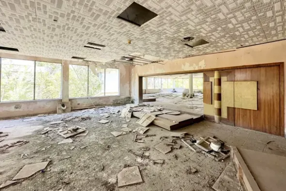 #24196 Hotel con pertinenze da ristrutturare e bonificare