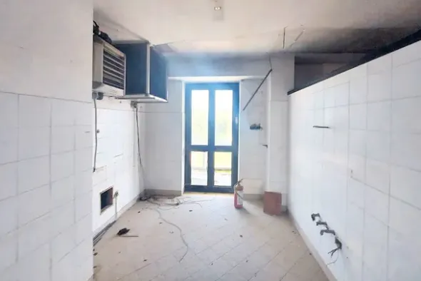 #24070 Hotel 4 stelle da ristrutturare con arredamenti