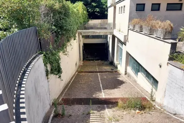 #24070 Hotel 4 stelle da ristrutturare con arredamenti