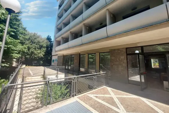 #24070 Hotel 4 stelle da ristrutturare con arredamenti