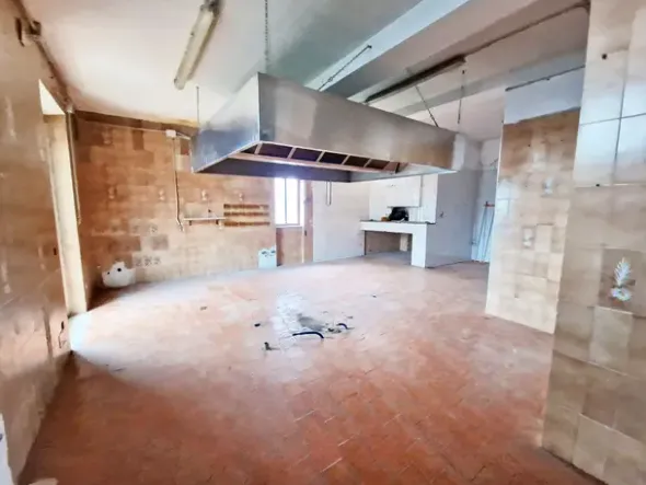 #22729 Immobile adibito a ristorante e appartamenti