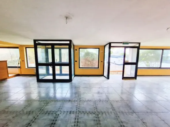 #22729 Immobile adibito a ristorante e appartamenti