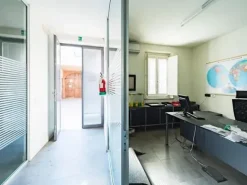 #14709 Immobile direzionale con giardino e piscina
