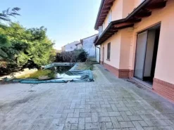 #14709 Immobile direzionale con giardino e piscina