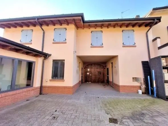 #14709 Immobile direzionale con giardino e piscina