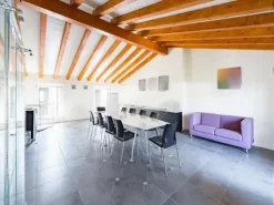#14709 Immobile direzionale con giardino e piscina