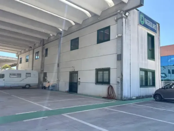 #2537098 Immobile polifunzionale fronte autostrada – Ottimo stato e alta redditività In vendita – Compendio immobiliare ad alta visibilità in posizione strategica