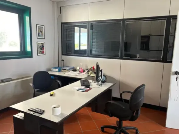 #2537098 Immobile polifunzionale fronte autostrada – Ottimo stato e alta redditività In vendita – Compendio immobiliare ad alta visibilità in posizione strategica