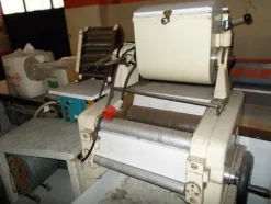 2#4138 Impastatrice con taglierina Dominioni