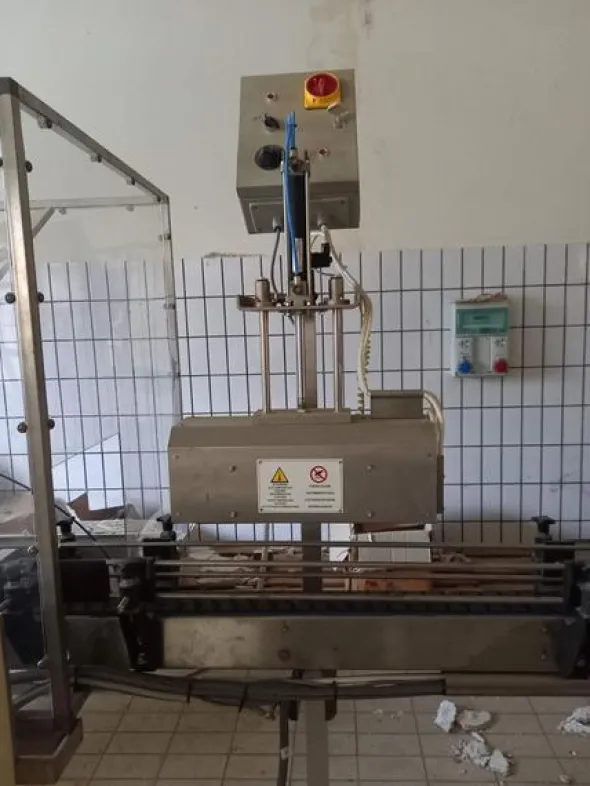 1#8681 Impianto di imbottigliamento marca Ave