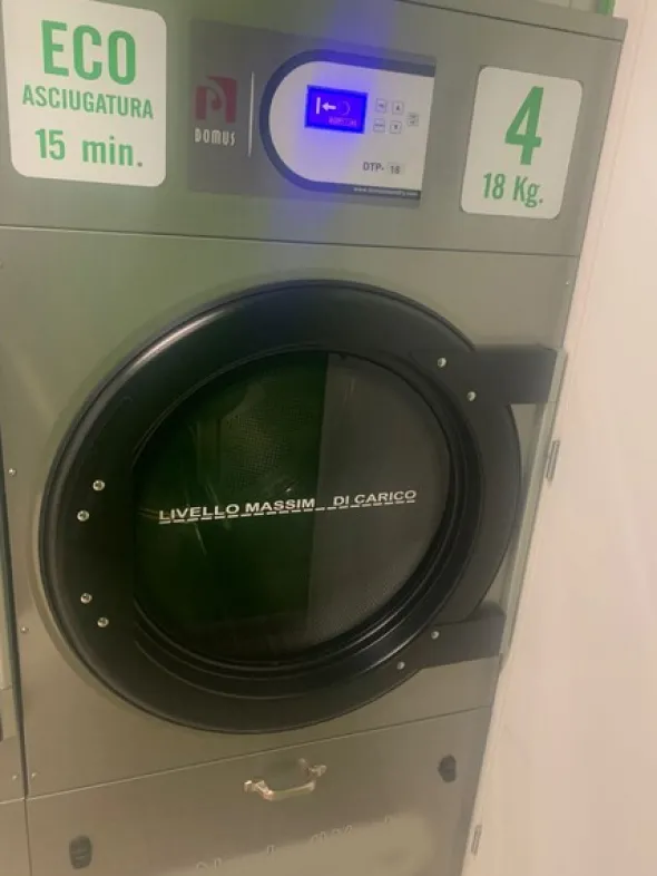 1#6518 Impianto di lavatrici e asciugatrici