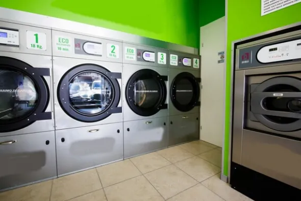 1#6518 Impianto di lavatrici e asciugatrici