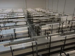 Impianto scaffalature metalliche con soppalco