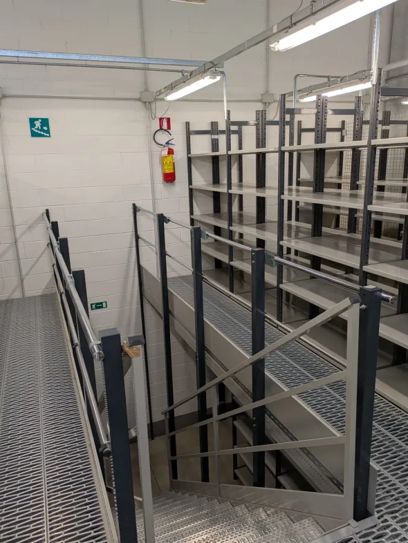Impianto scaffalature metalliche con soppalco