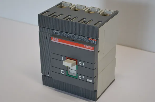 Interruttore magnetotermico quadripolare - ABB