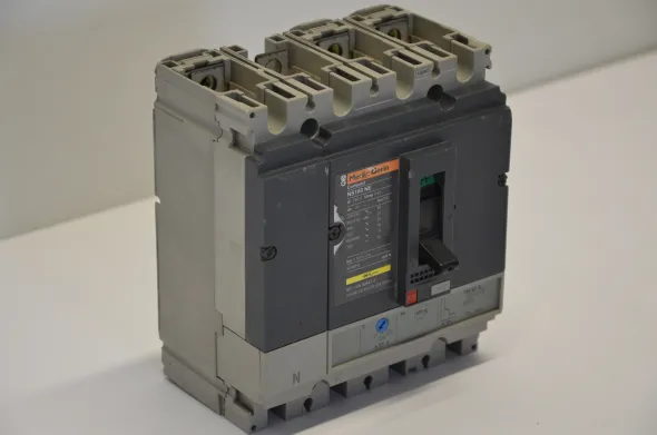 Interruttore Merlin Gerin mod. Compact NS160 NE