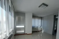#25748 In vendita o locazione commerciale ufficio al sesto piano con posto auto scoperto