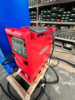 ISOLA ROBOT MOTOMAN HP 6 PER SALDATURA