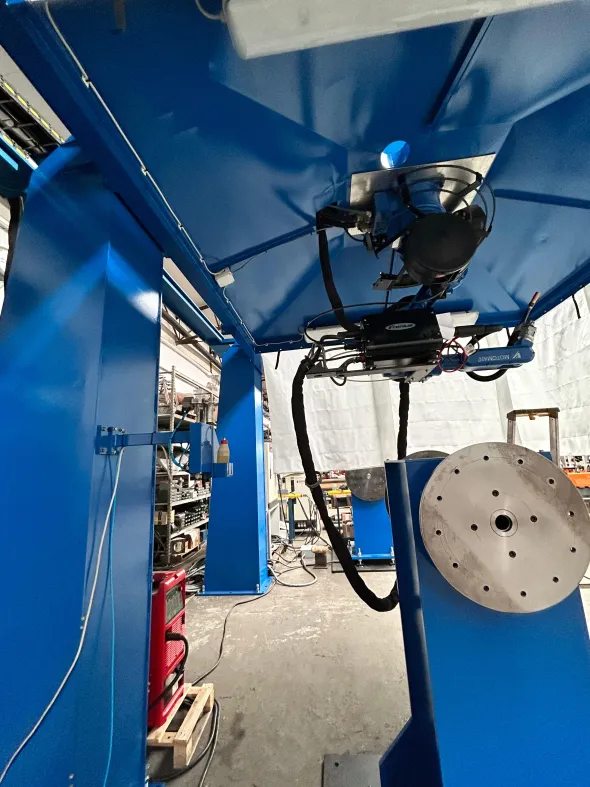 ISOLA ROBOT MOTOMAN HP 6 PER SALDATURA