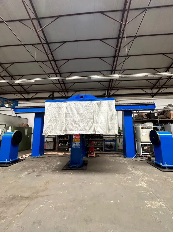 ISOLA ROBOT MOTOMAN HP 6 PER SALDATURA