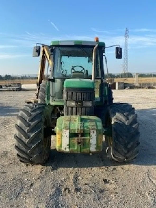 John Deere 6310 AS/1 con braccio Ferri