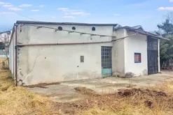 #25627 Laboratorio e terreni edificabili di pertinenza