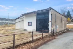 #25627 Laboratorio e terreni edificabili di pertinenza