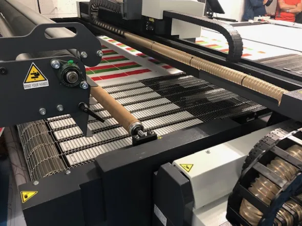laser tavolo taglio tessuto