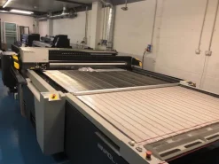 laser tavolo taglio tessuto