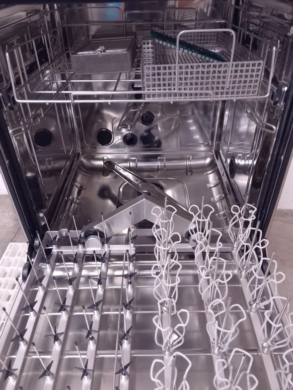 LAVASTRUMENTI/LAVAVETRERIE - MIELE(COD. PH-PR-LAVA-15)