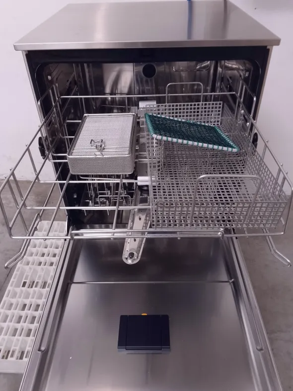 LAVASTRUMENTI/LAVAVETRERIE - MIELE(COD. PH-PR-LAVA-15)