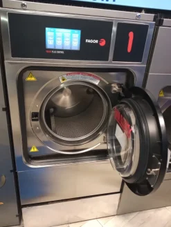 LAVATRICE INDUSTRIALE, CAPACITÀ DI CARICO 11 KG