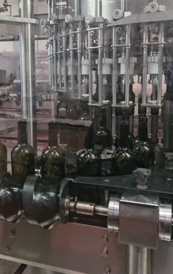 LC597 Linea completa usata per vino fermo - 8000 BPH