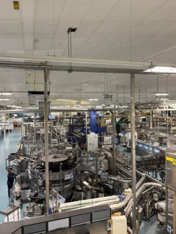 LC617 Linea di imbottigliamento vetro KRONES usata