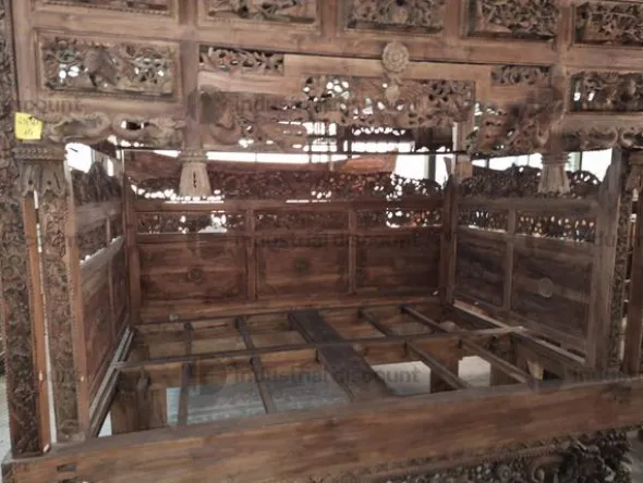 10#9425 Letto baldacchino e Tavolo