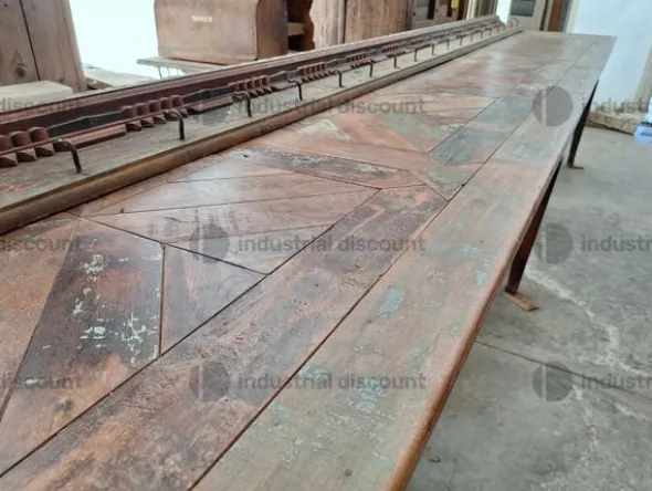 10#9425 Letto baldacchino e Tavolo