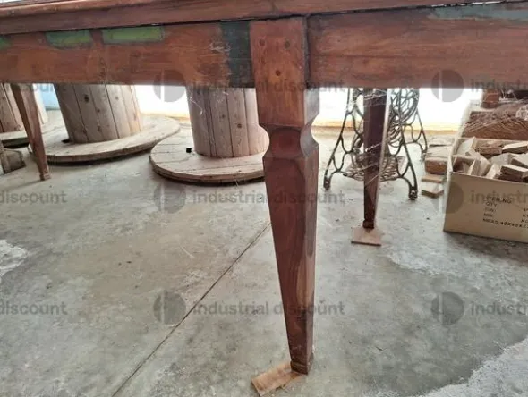 10#9425 Letto baldacchino e Tavolo