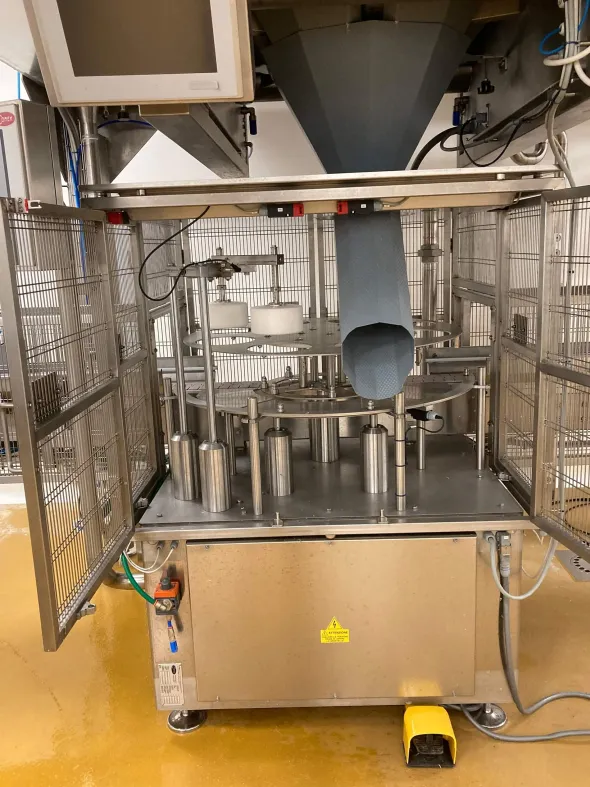 LINEA CONFEZIONAMENTO CONTENITORI IN PLASTICA