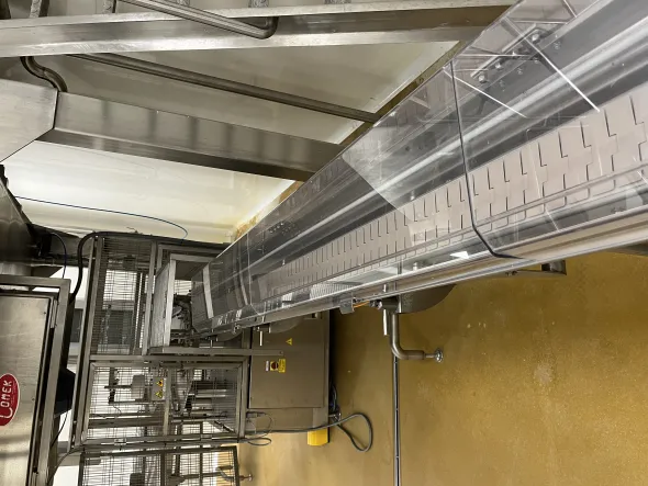 LINEA CONFEZIONAMENTO CONTENITORI IN PLASTICA