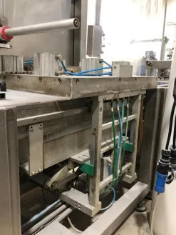 LINEA DI CONFEZIONAMENTO SOTTOVUOTO CON NASTRI