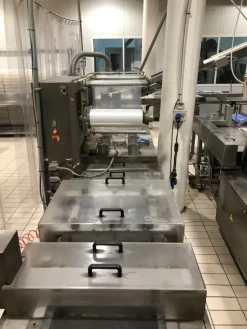 LINEA DI CONFEZIONAMENTO SOTTOVUOTO CON NASTRI