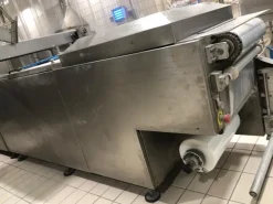 LINEA DI CONFEZIONAMENTO SOTTOVUOTO CON NASTRI