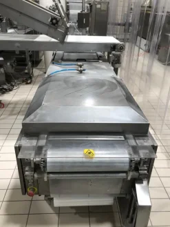 LINEA DI CONFEZIONAMENTO SOTTOVUOTO CON NASTRI