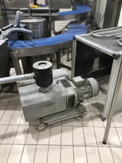 LINEA DI CONFEZIONAMENTO SOTTOVUOTO CON NASTRI
