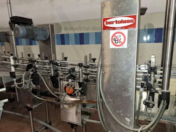 1#9381 Linea di imbottigliamento vino