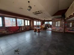 #19727 Locale commerciale adibito a bar-pub-pizzeria